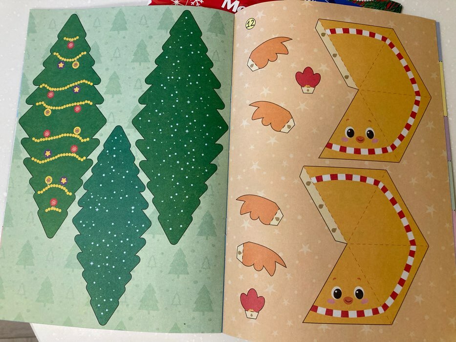 Фотография покупателя товара Книга - вырезалка «Новогодние поделки. Ферма», 20 стр. - Фото 14