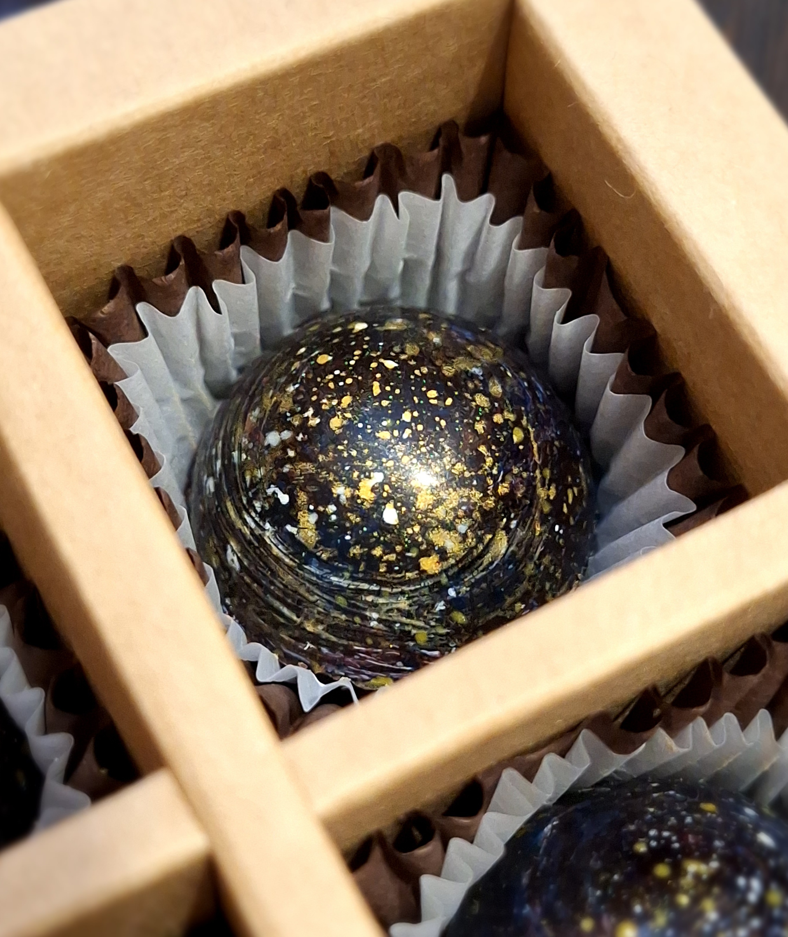 Фотография покупателя товара Форма для конфет и шоколада KONFINETTA «Полусфера», 27,5×13,5 см, 24 ячейки (3×3 см) - Фото 3