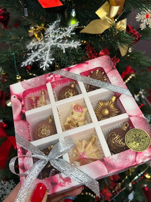 Фотография покупателя товара Коробка под 9 конфет с ячейками «Уютных моментов» 14,5 х 14,5 х 3,5 см - Фото 2