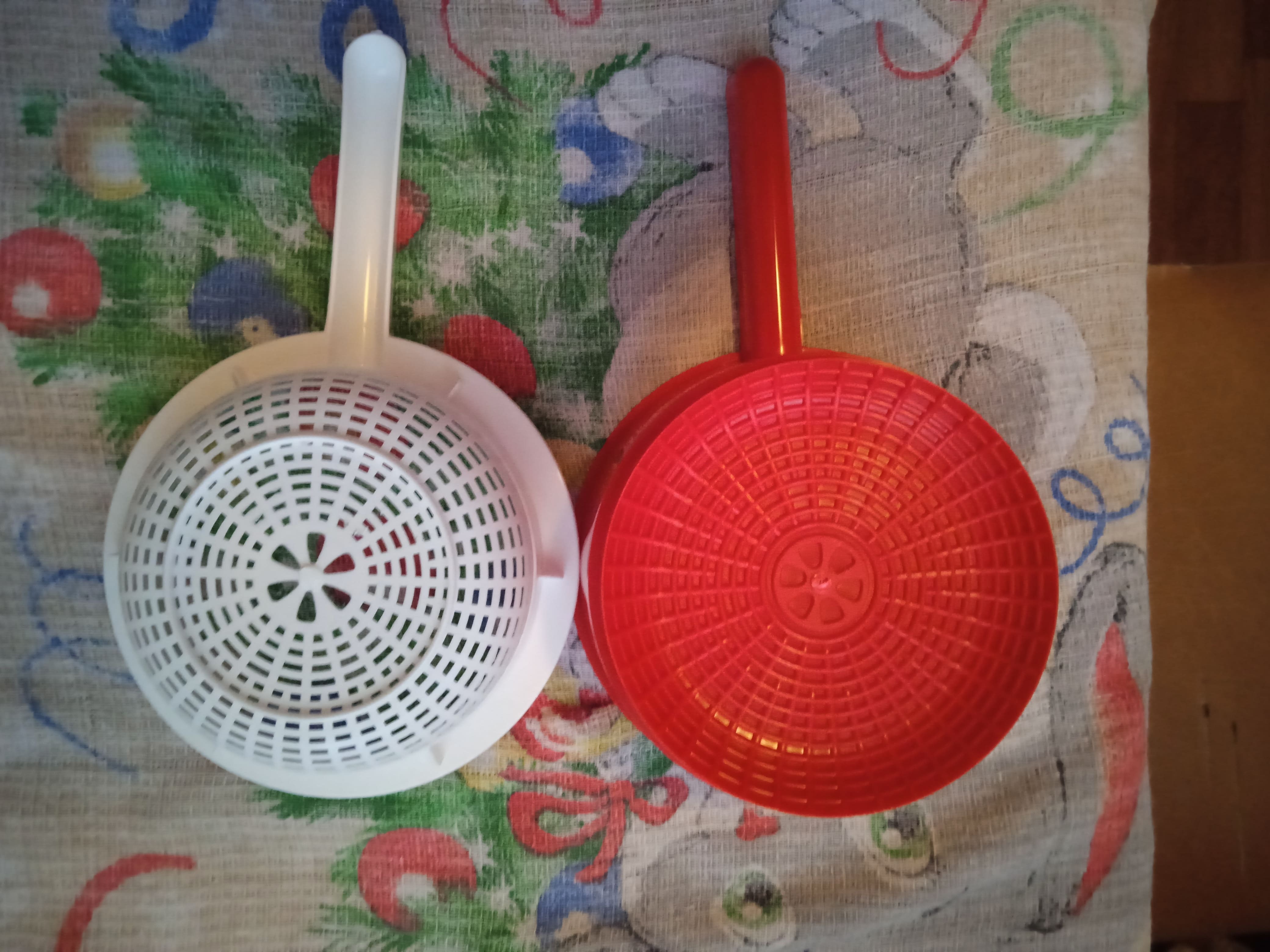 Фотография покупателя товара Сыродельница «Мини», d=12 см, внешний d=14 см, цвет красный - Фото 6