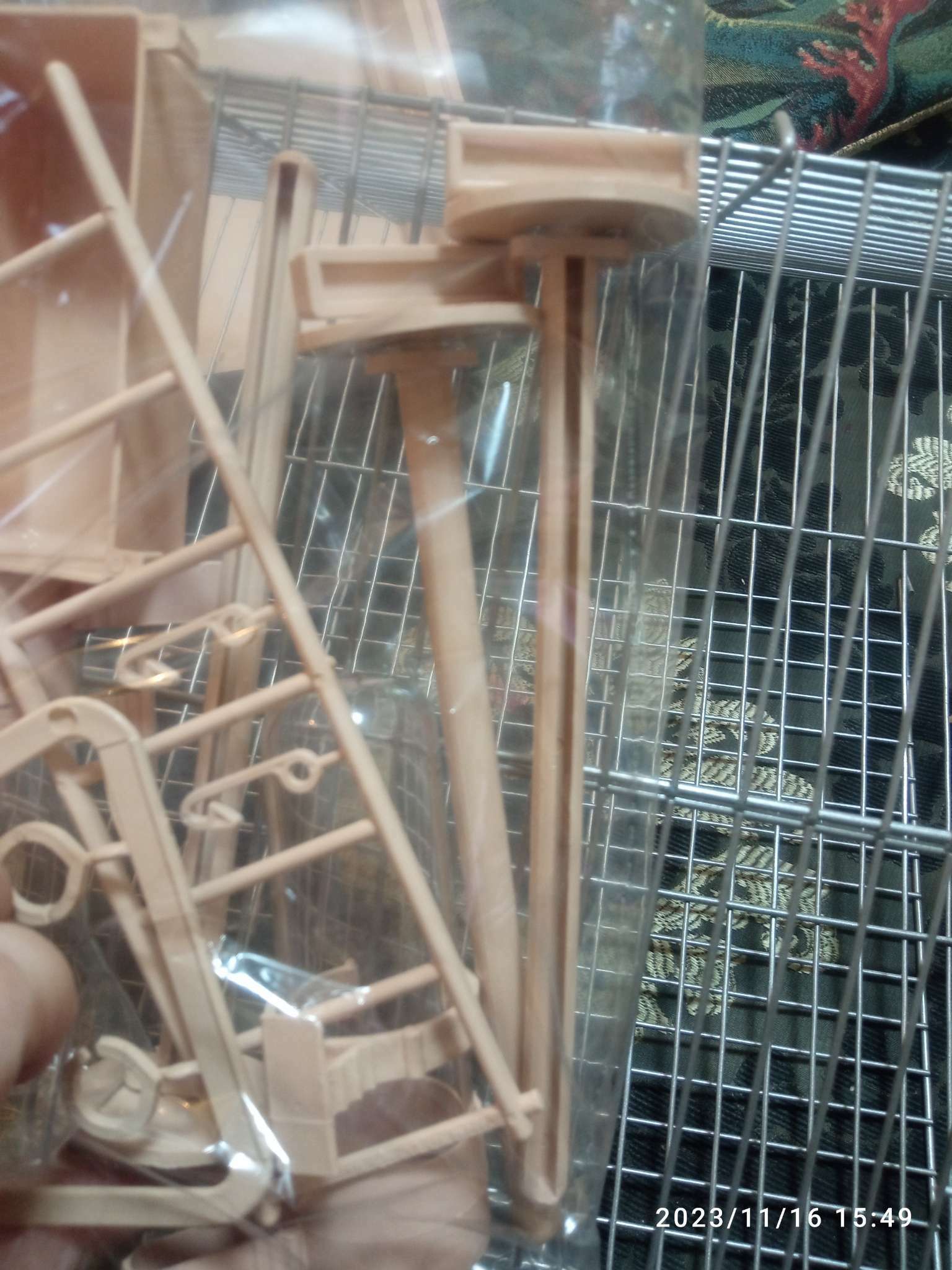 Фотография покупателя товара Клетка для птиц "Пижон" №101, хром , укомплектованная, 41 х 30 х 65 см, бежевая