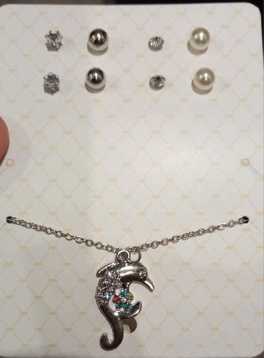 Фотография покупателя товара Гарнитур 5 предметов: 4 пары пусет, кулон «Дельфинчик», цвет белый в серебре, 45 см - Фото 1