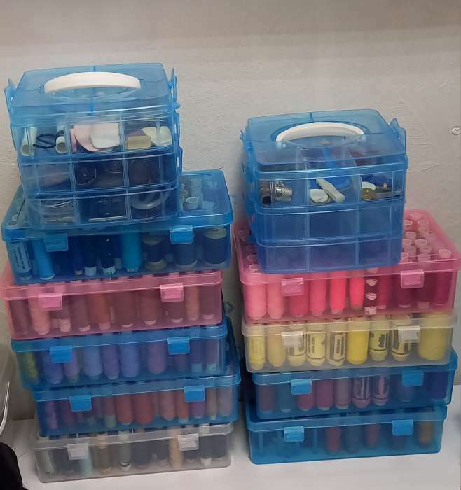 Фотография покупателя товара Бокс пластиковый для хранения, 42 отделения для ниток, 23,5×13,5×6,5 см, цвет МИКС - Фото 3