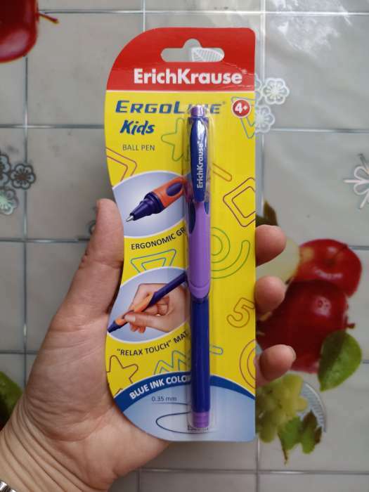 Фотография покупателя товара Ручка шариковая ErichKrause ErgoLine Kids Ultra Glide, первоклассника, эргономичный держатель, корпус Soft-touch, узел 0.7 мм, чернила синие, микс, блистер - Фото 1