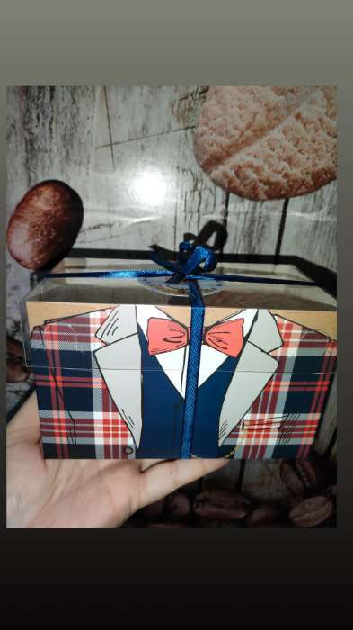 Фотография покупателя товара Коробка для капкейков, кондитерская упаковка, 2 ячейки «Настоящему мужчине», 16 х 8 х 10 см