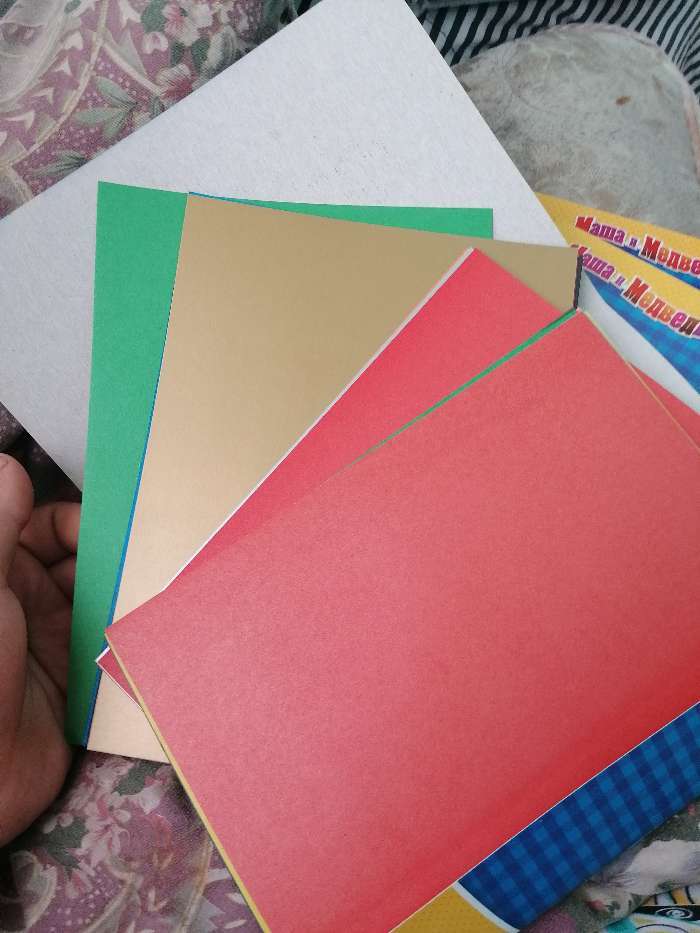 Фотография покупателя товара Набор "Маша и медведь" А4: 8л цветного одностороннего картона + 8л цветной двусторонней бумаги - Фото 5