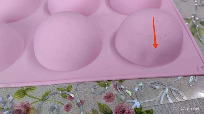 Фотография покупателя товара Форма для выпечки Доляна «Фигуры. Полусфера», силикон, 27×18×3,5 см, 6 ячеек (7х7х3,5 см), цвет МИКС - Фото 8