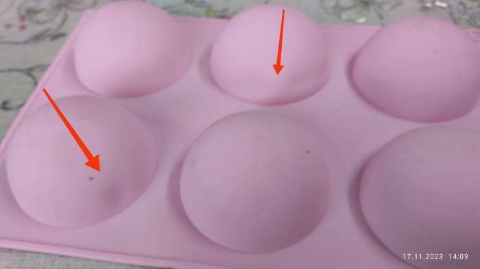Фотография покупателя товара Форма для выпечки Доляна «Фигуры. Полусфера», силикон, 27×18×3,5 см, 6 ячеек (7х7х3,5 см), цвет МИКС - Фото 9