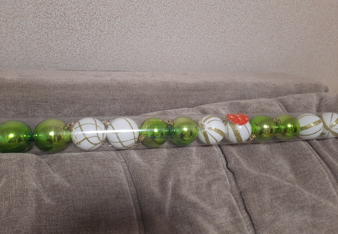 Фотография покупателя товара Ёлочные игрушки «Агнет», шары новогодние, d=6 см, набор 12 шт., волны, бело-зелёный - Фото 1