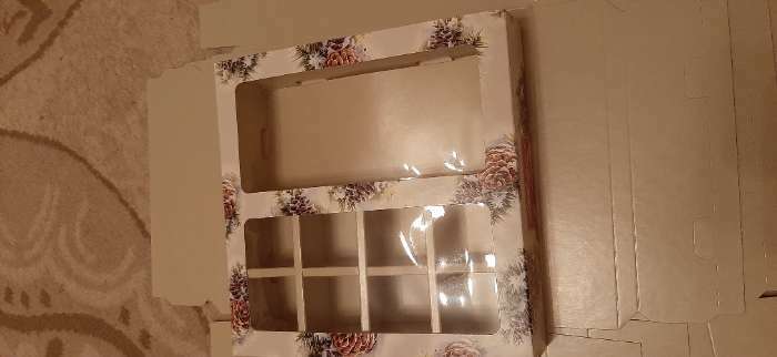 Фотография покупателя товара Коробка под 8 конфет + шоколад, с окном, «Шишки»,17.7×17.85×3.85 см - Фото 1