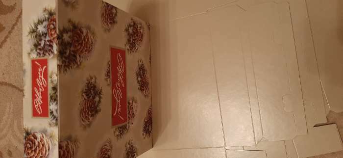 Фотография покупателя товара Коробка под 8 конфет + шоколад, с окном, «Шишки»,17.7×17.85×3.85 см - Фото 2