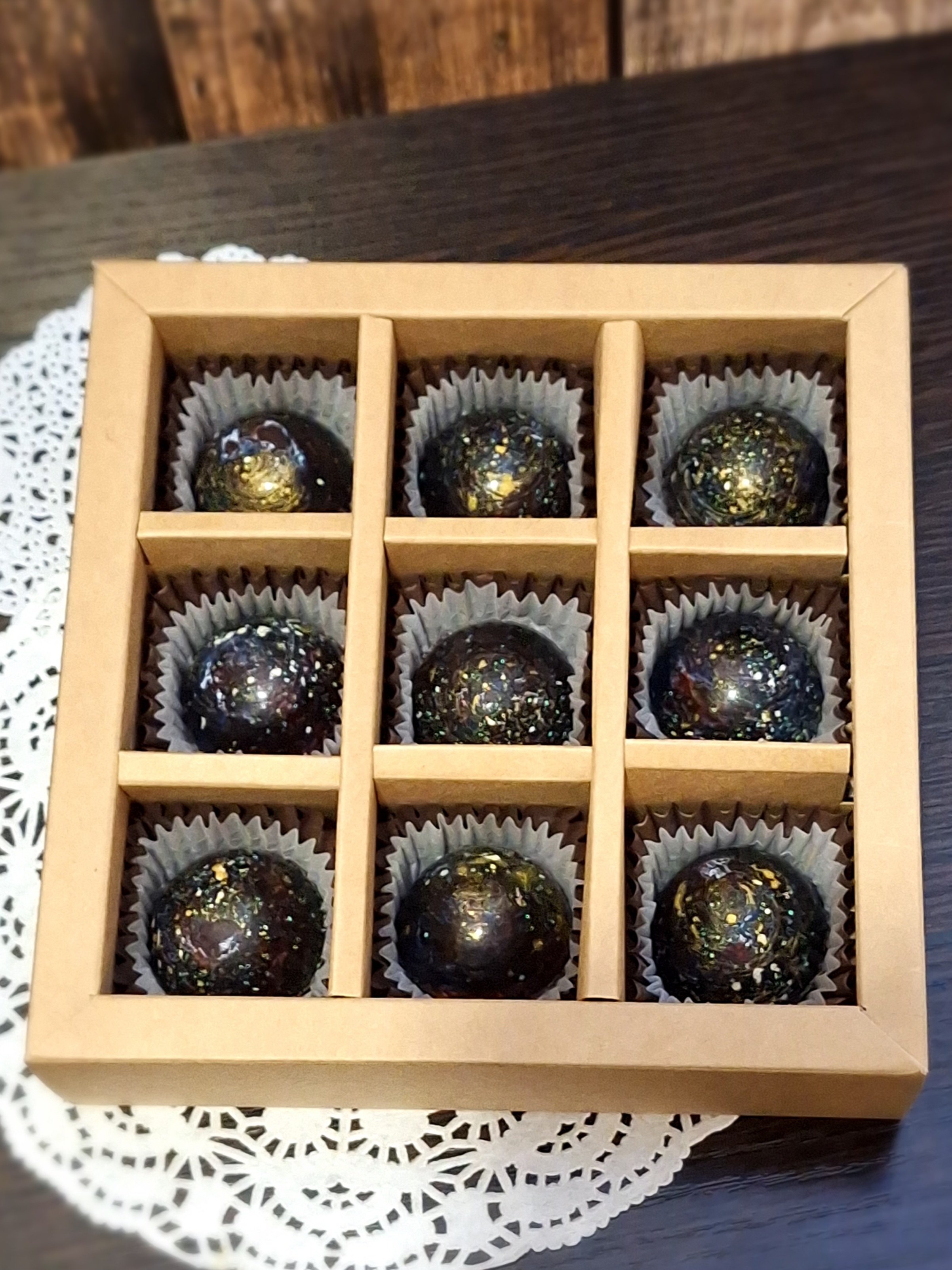 Фотография покупателя товара Коробка складная под 9 конфет, крафт, 13,8 х 13,8 х 3,8 см - Фото 7