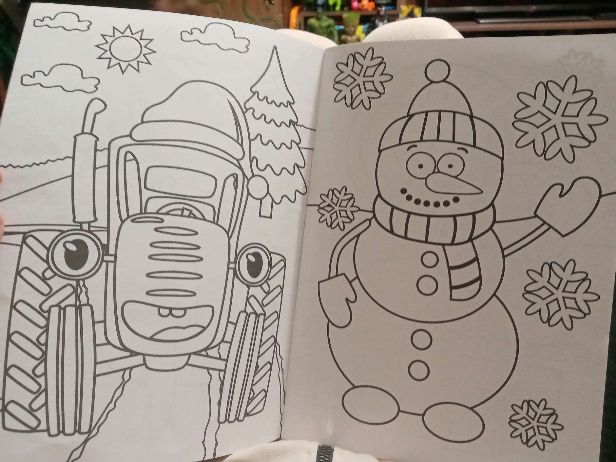 Фотография покупателя товара Раскраска «Новогодняя», А4, 16 стр., Маша и Медведь - Фото 1