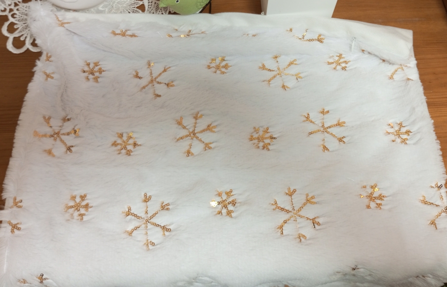 Фотография покупателя товара Чехол на подушку Этель "Снежинка" серебро 43 х 43 см, 100% п/э - Фото 1