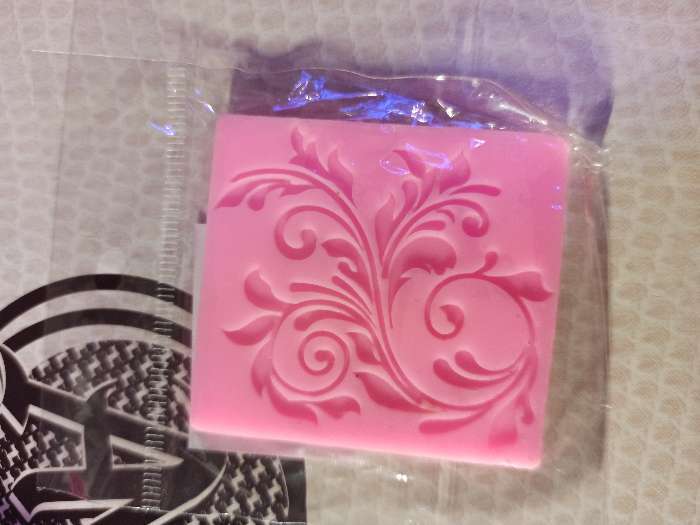 Фотография покупателя товара Молд Доляна «Вензель», силикон, 6×5,5 см, цвет розовый - Фото 2