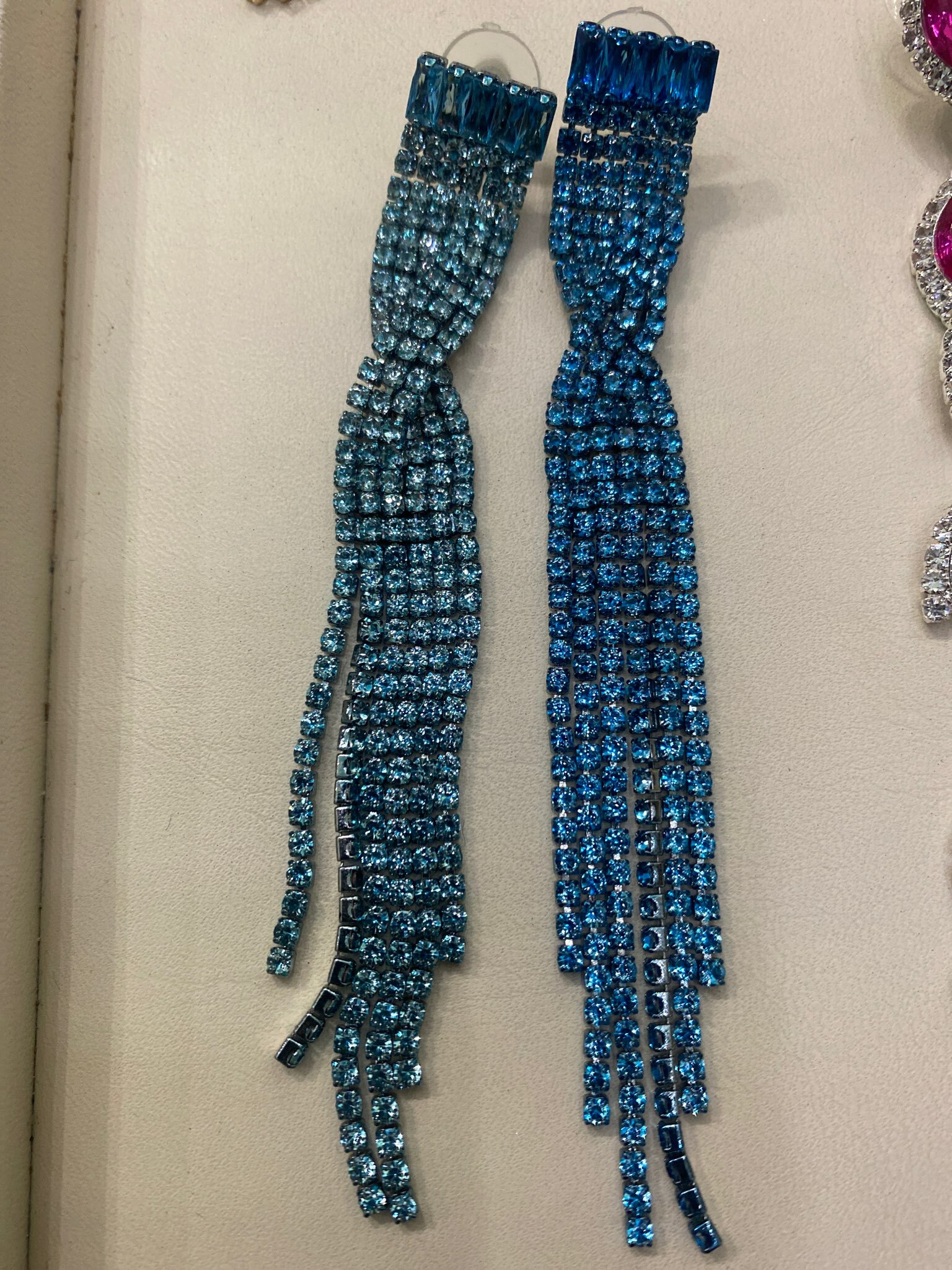 Фотография покупателя товара Серьги висячие со стразами «Водопад» вращение, цвет голубой в серебре,10 см - Фото 1