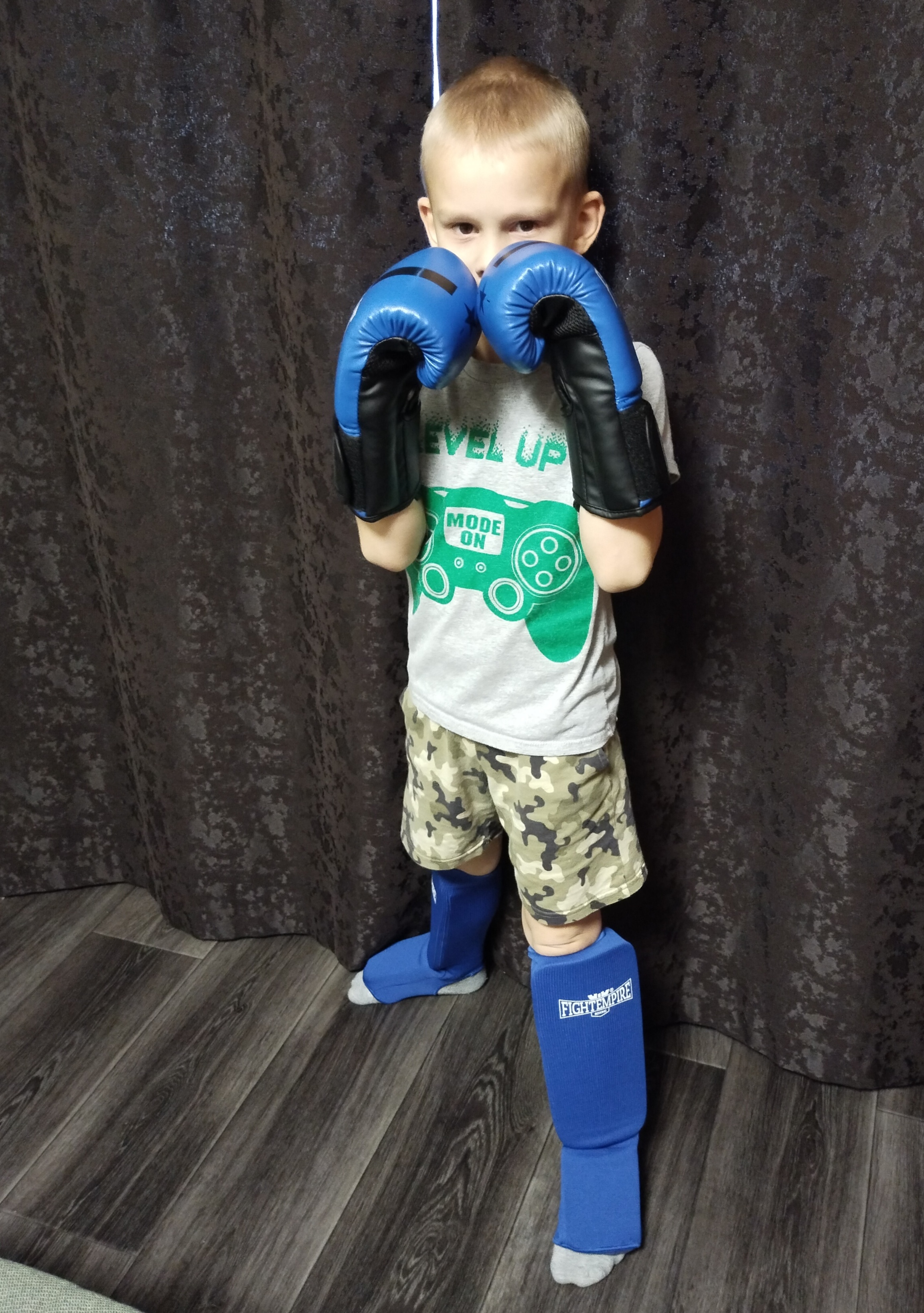 Фотография покупателя товара Перчатки боксёрские детские FIGHT EMPIRE, синие, размер 8 oz - Фото 1