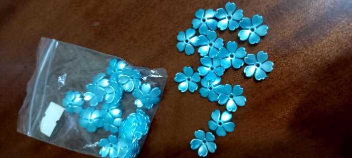 Фотография покупателя товара Бусины для творчества пластик "Цветочек жемчужный" набор 40 шт голубой 1,5х1,5 см