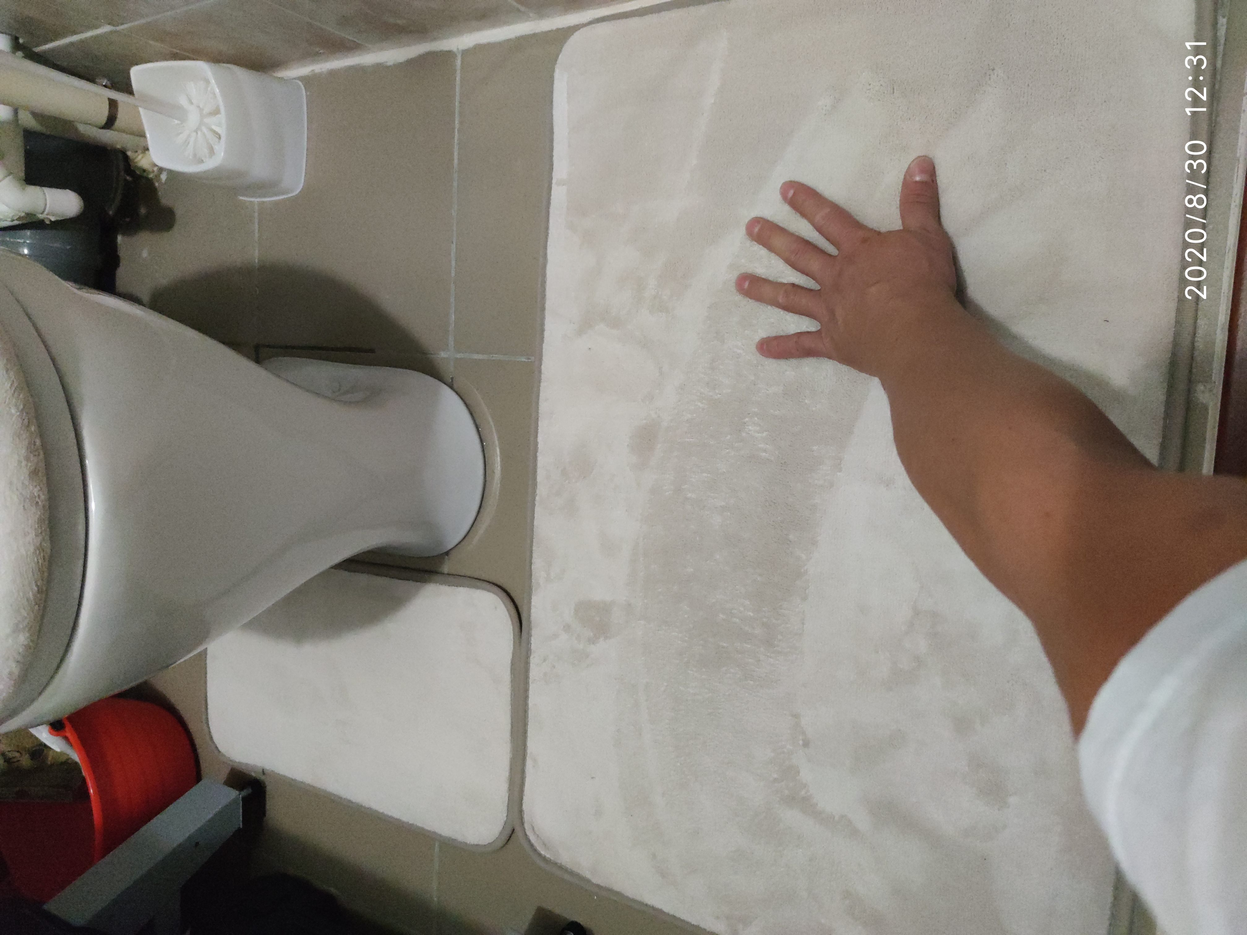 Фотография покупателя товара Набор ковриков для ванны и туалета «Комплект», 3 шт: 30×37, 38×50, 50×80 см, цвет бежевый - Фото 2