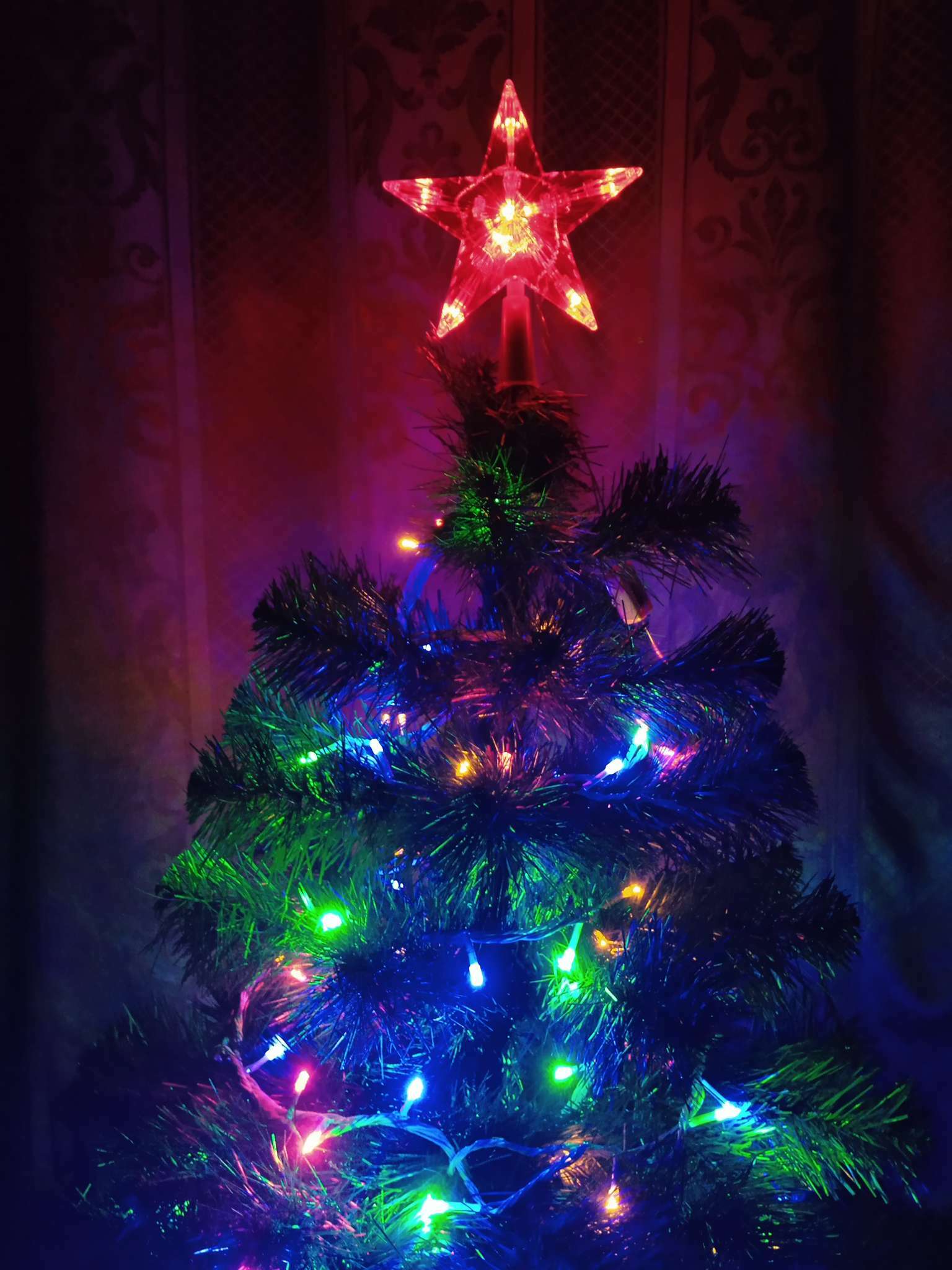 Фотография покупателя товара Светодиодная верхушка на ёлку «Звезда красная» 15 см, 10 LED, провод 2 метра, 220 В, свечение красное - Фото 6