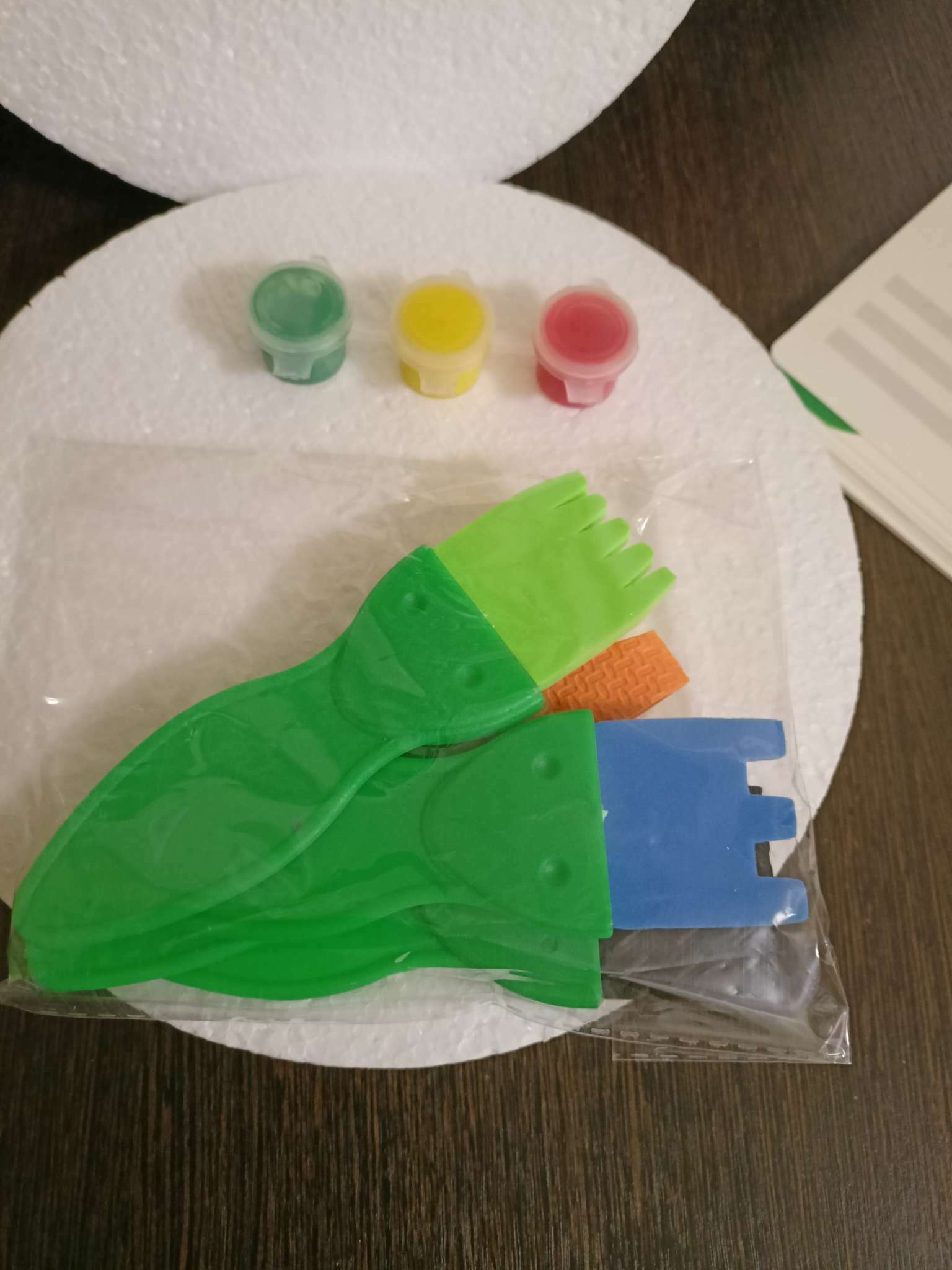 Фотография покупателя товара Развивающий набор «Создаём орнаменты», 4 кисти, краски, карточки - Фото 1