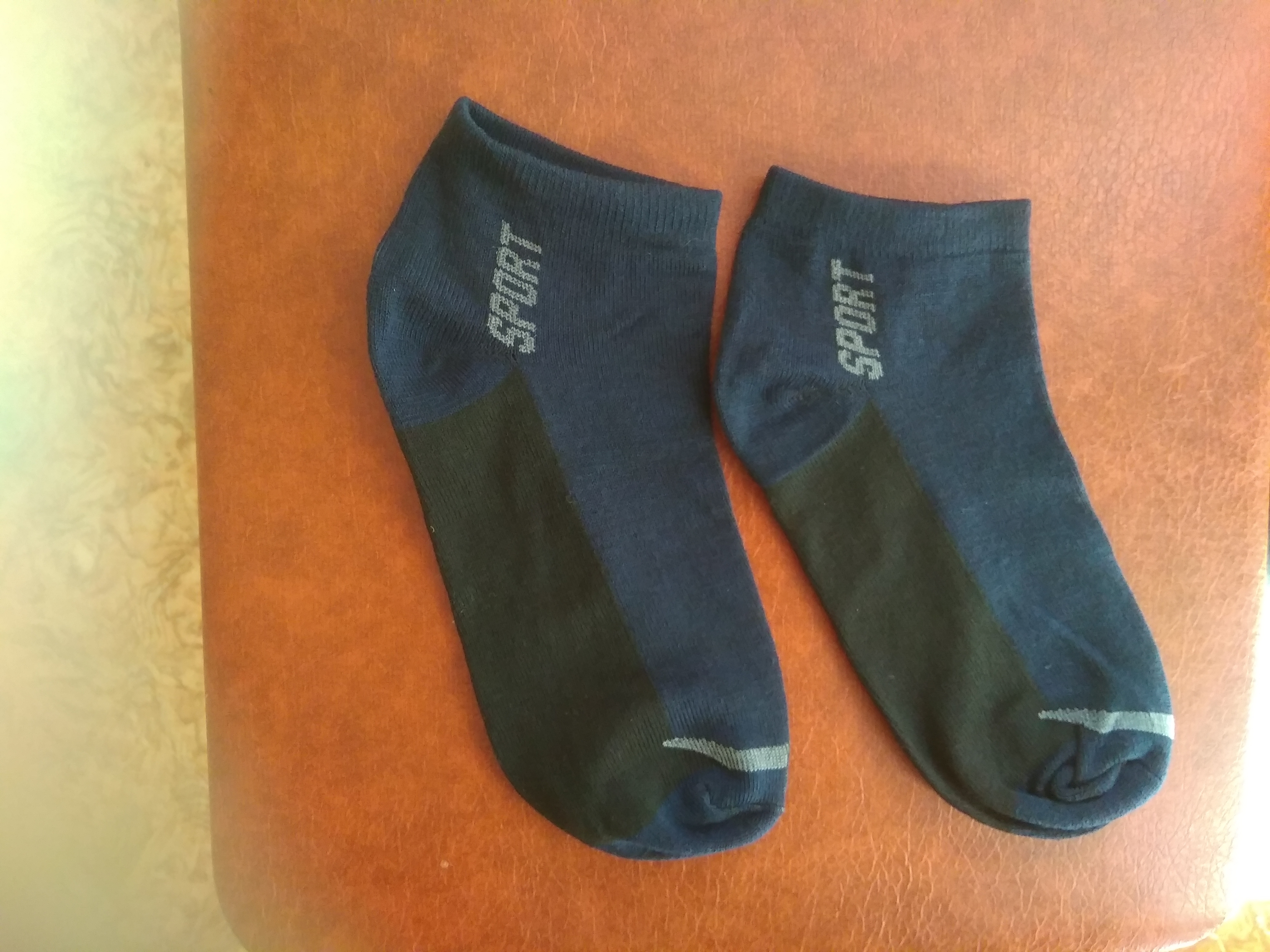 Фотография покупателя товара Сувенир банка "Носки сурового охранника" внутри: мужские носки 10х7,3х7,3 см - Фото 1