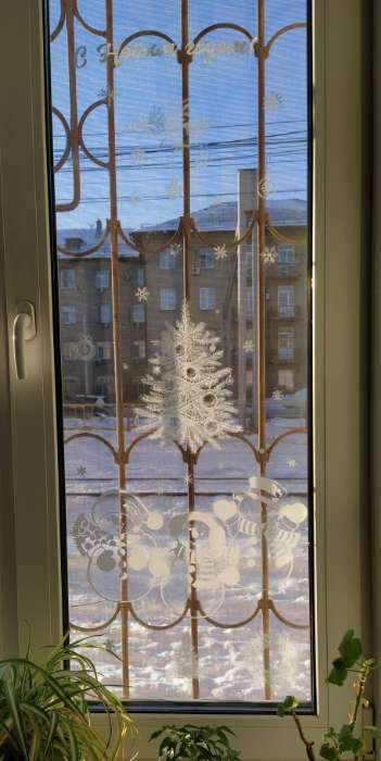 Фотография покупателя товара Наклейки на окна многоразовые «Чудес в Новом Году», 33 х 50 см - Фото 6