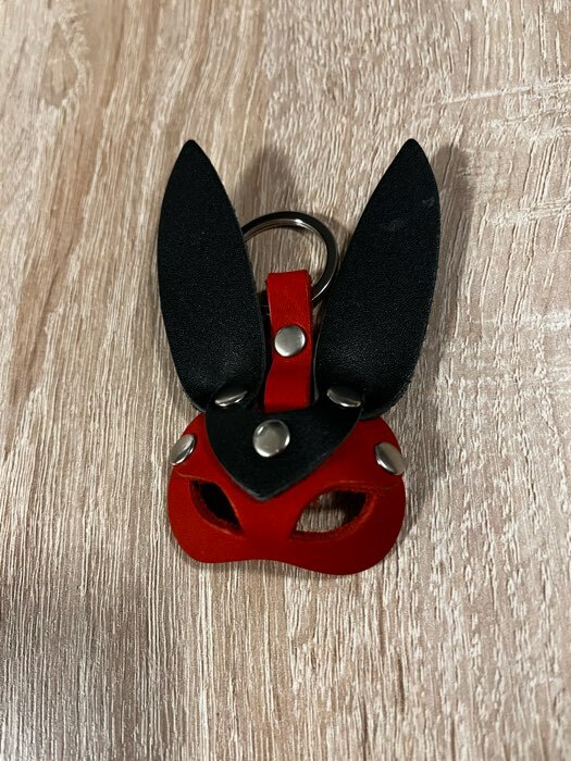Фотография покупателя товара Брелок кожаный для автомобильного ключа, маска - заяц, натуральная кожа 9710409