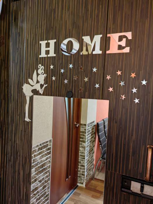 Фотография покупателя товара Наклейки интерьерные "HOME", зеркальные, декор на стену, буква 8 х 10 см - Фото 2