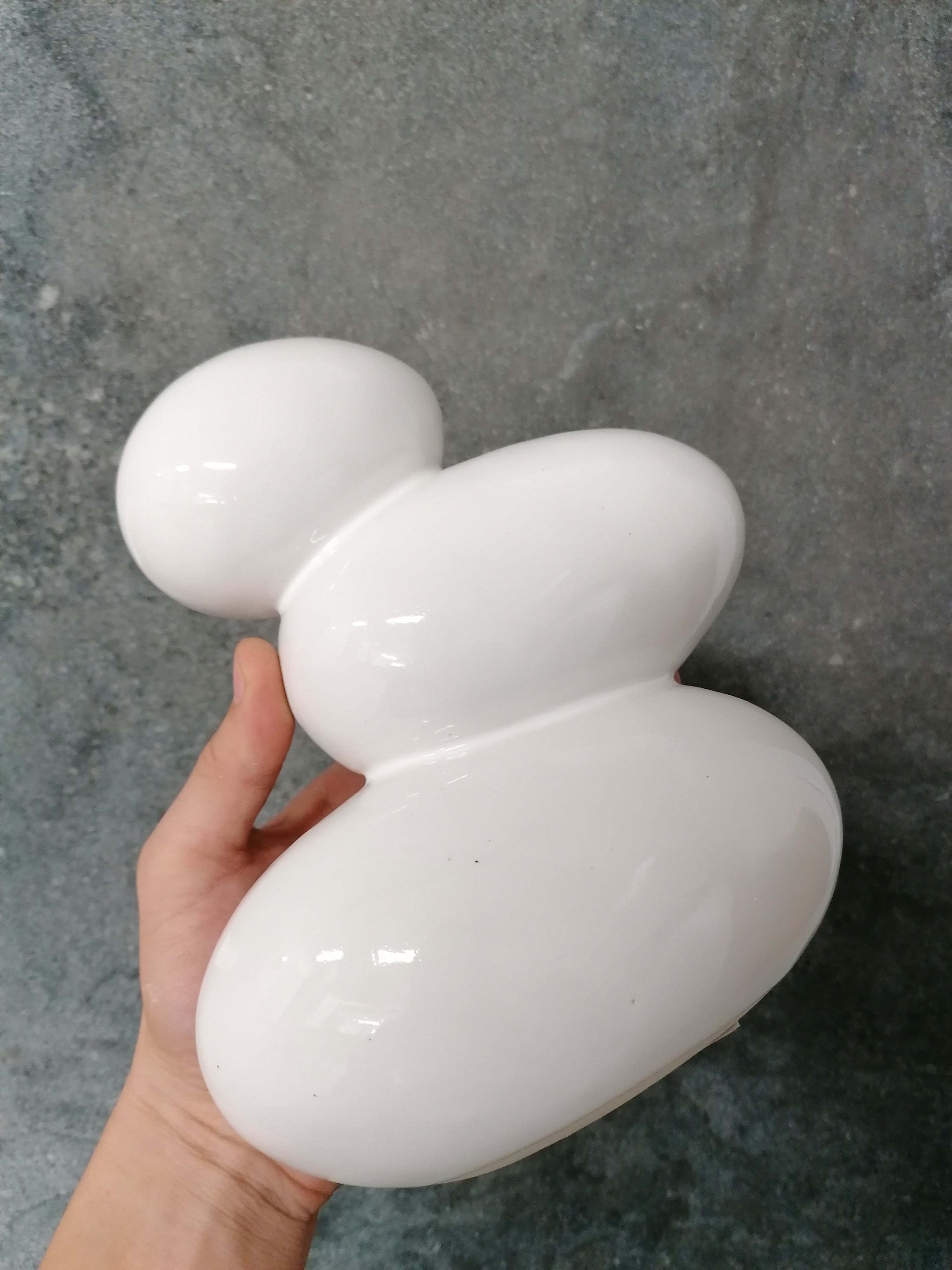 Фотография покупателя товара Ваза керамическая "Сбалансированные камни", настольная, белая, 20 см - Фото 11