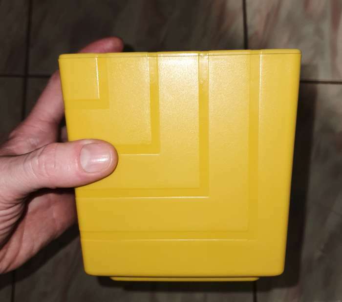 Фотография покупателя товара Кашпо «Квадро» с вкладкой, пластиковый, 1,2 л, цвет желтый - Фото 3