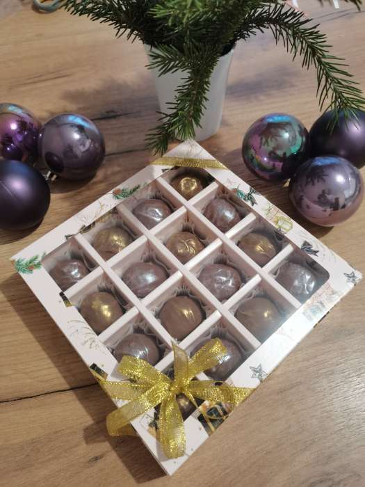 Фотография покупателя товара Коробка для конфет 16 шт "Праздничный блеск", 17,7 х 17,7 х 3.8 см - Фото 1