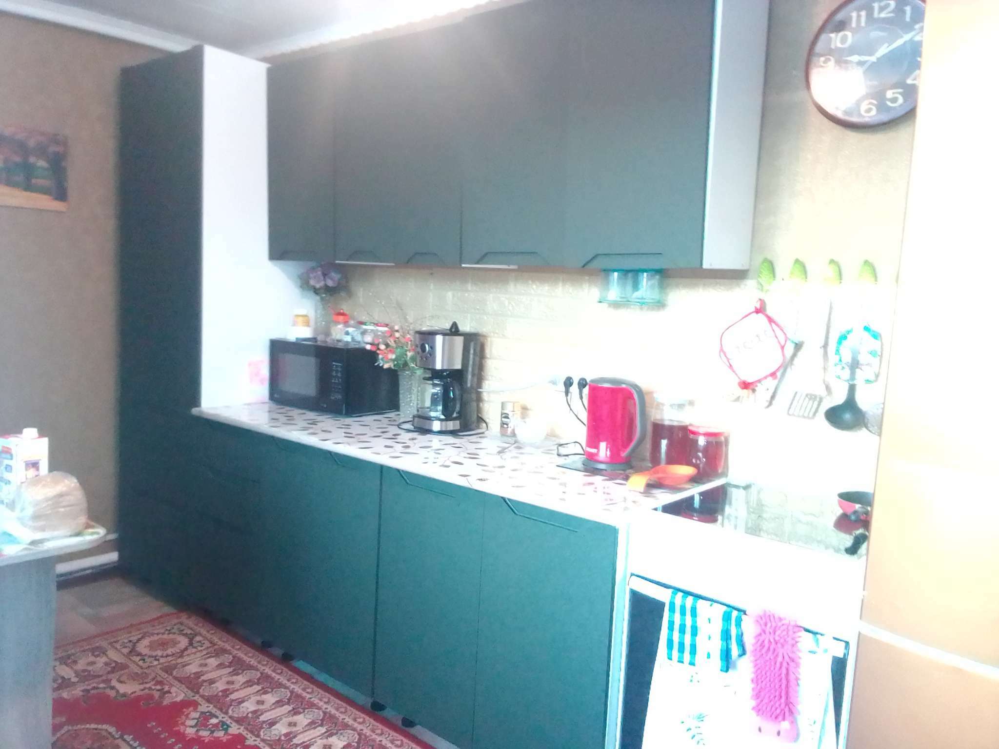 Фотография покупателя товара Кухонный гарнитур 2400 Хельга с пеналом, цельная столешнциа, МДФ Олива Софт