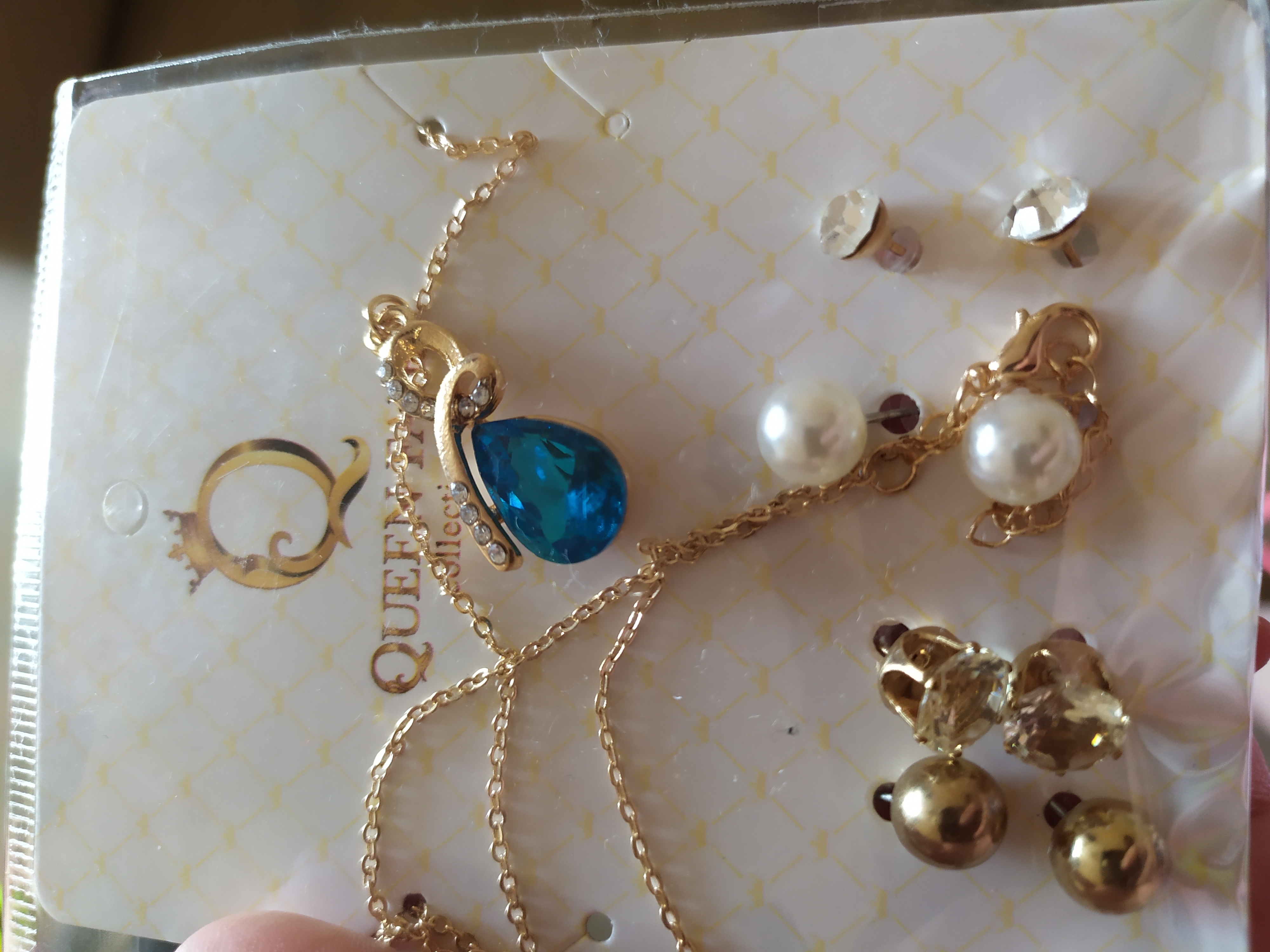 Фотография покупателя товара Гарнитур 5 предметов: 4 пары пусет, кулон «Капелька», цвет бело-голубой в золоте, 40 см - Фото 1