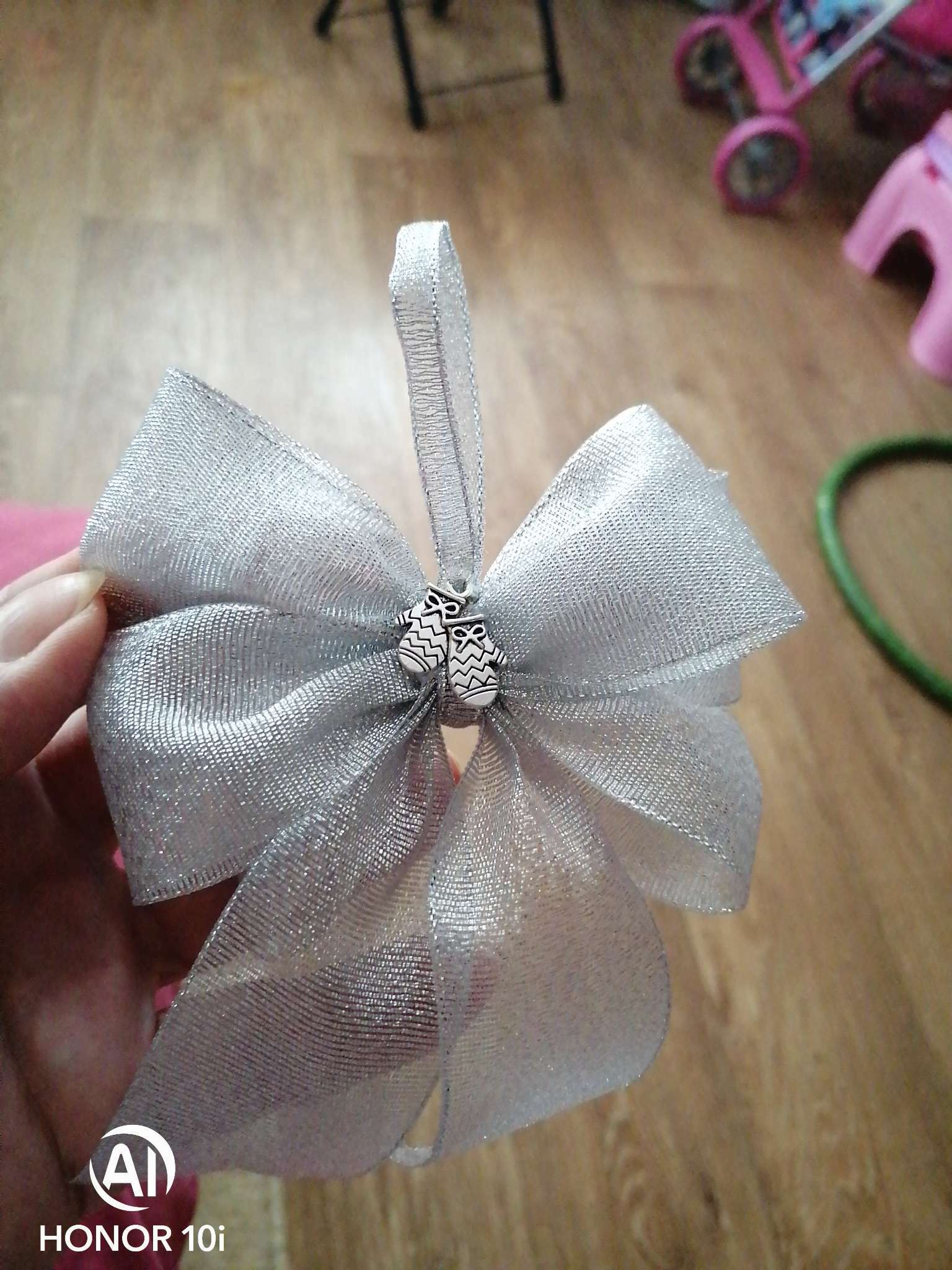 Фотография покупателя товара Декор для творчества металл «Варежки» серебро 1.7×1.6 см - Фото 2