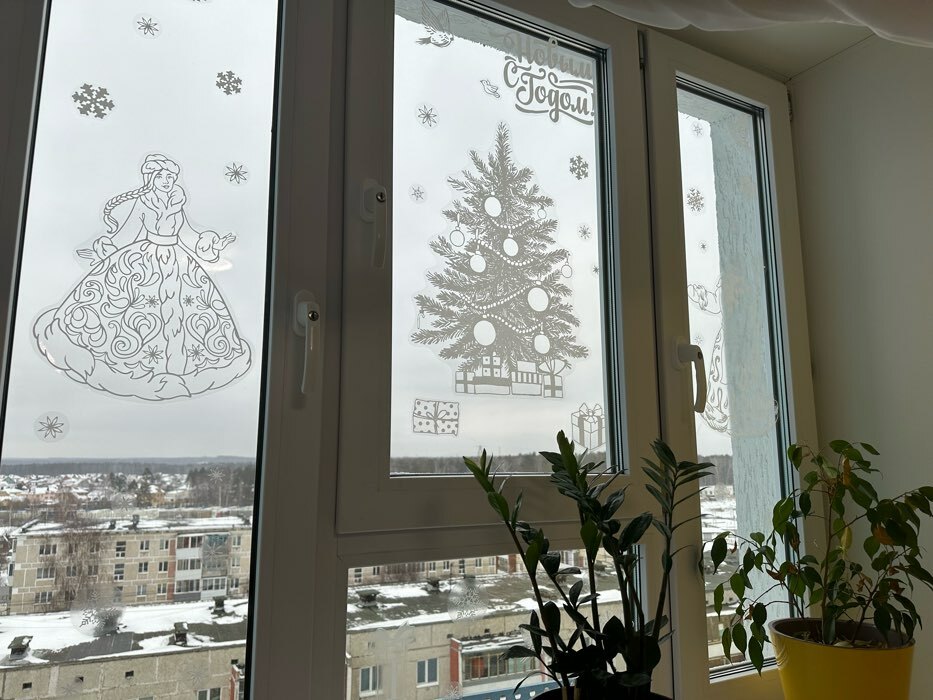 Фотография покупателя товара Наклейка для окон «Дед Мороз и Снегурочка», многоразовая, 50 × 70 см - Фото 4
