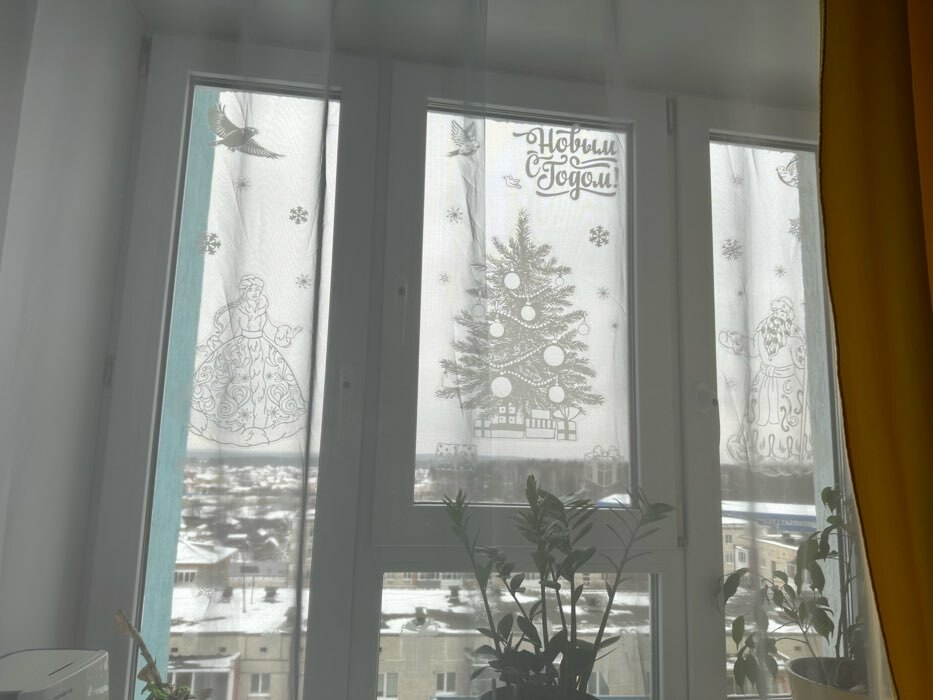Фотография покупателя товара Наклейка для окон «Дед Мороз и Снегурочка», многоразовая, 50 × 70 см - Фото 3