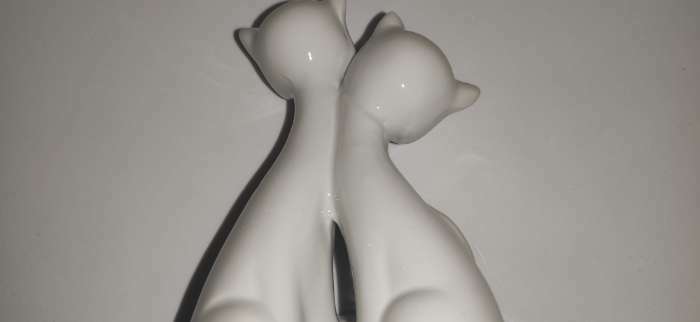 Фотография покупателя товара Сувенир керамика "Две кошки с котёнком" 13х8 см - Фото 1