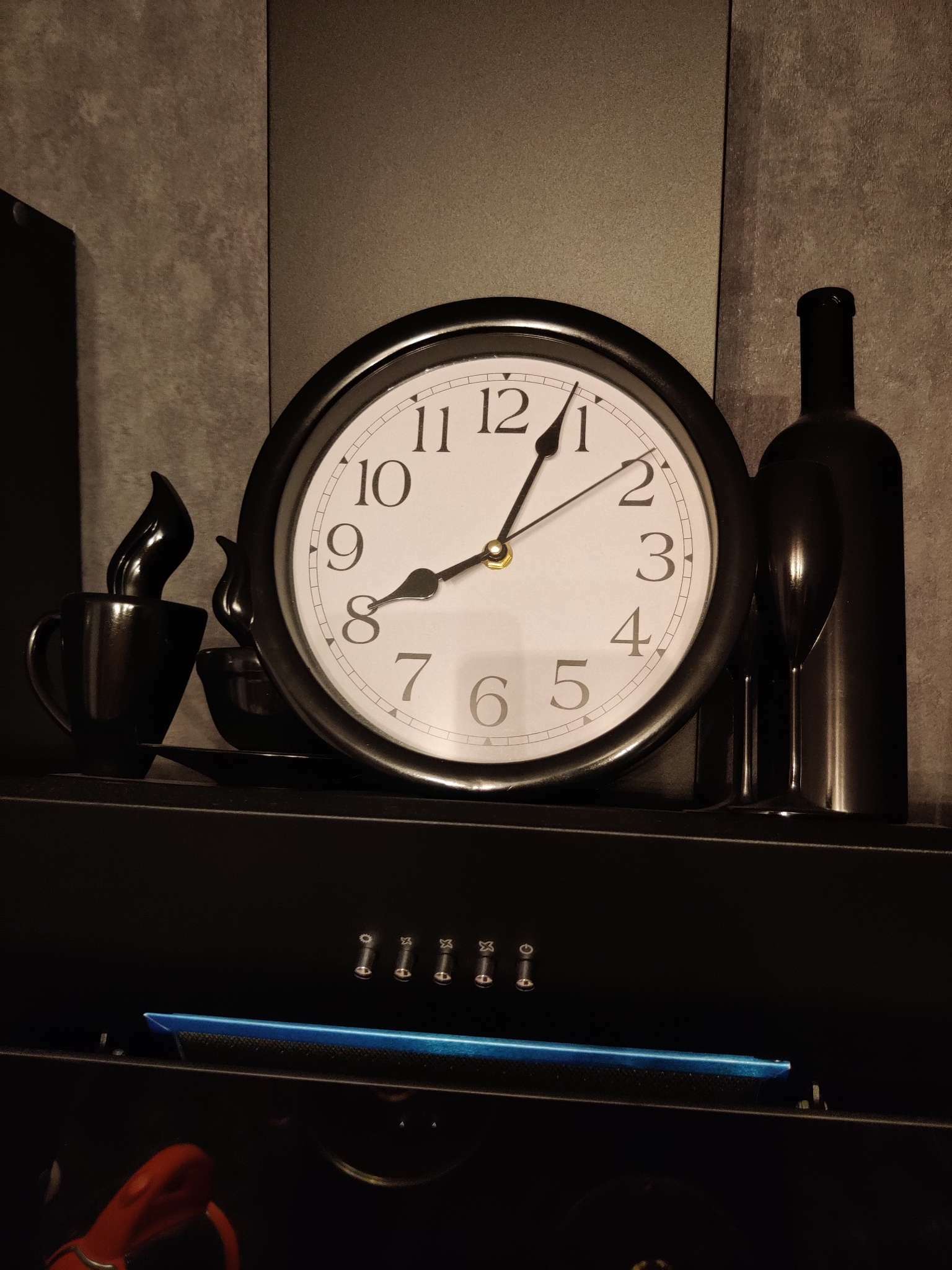 Фотография покупателя товара Часы настенные «Вино или кофе?», плавный ход, 26.5×40.5 см, циферблат 20 см - Фото 4