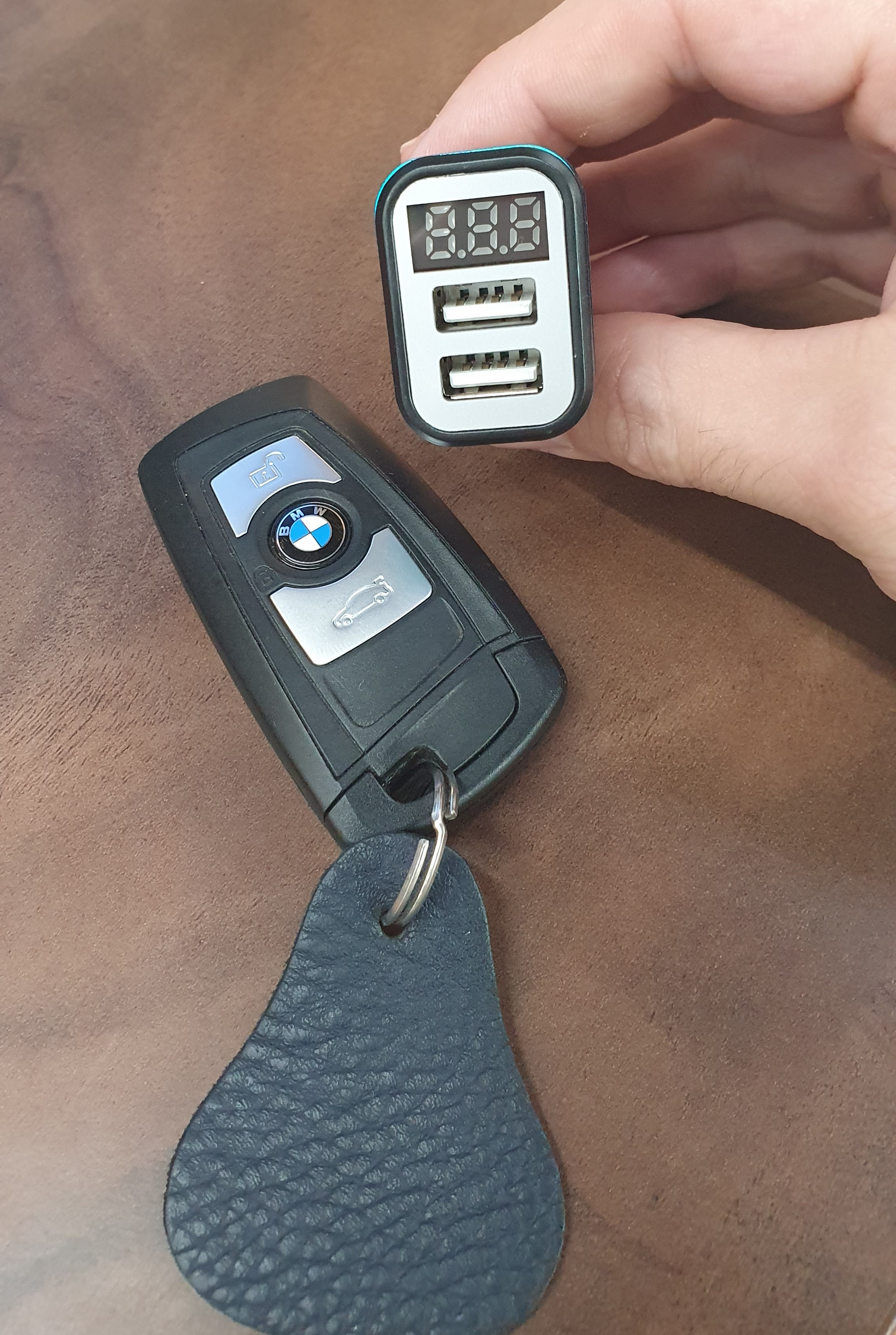 Фотография покупателя товара Автомобильный вольтметр, зарядное устройство Cartage 12-24 В, 2 USB 2А, микс