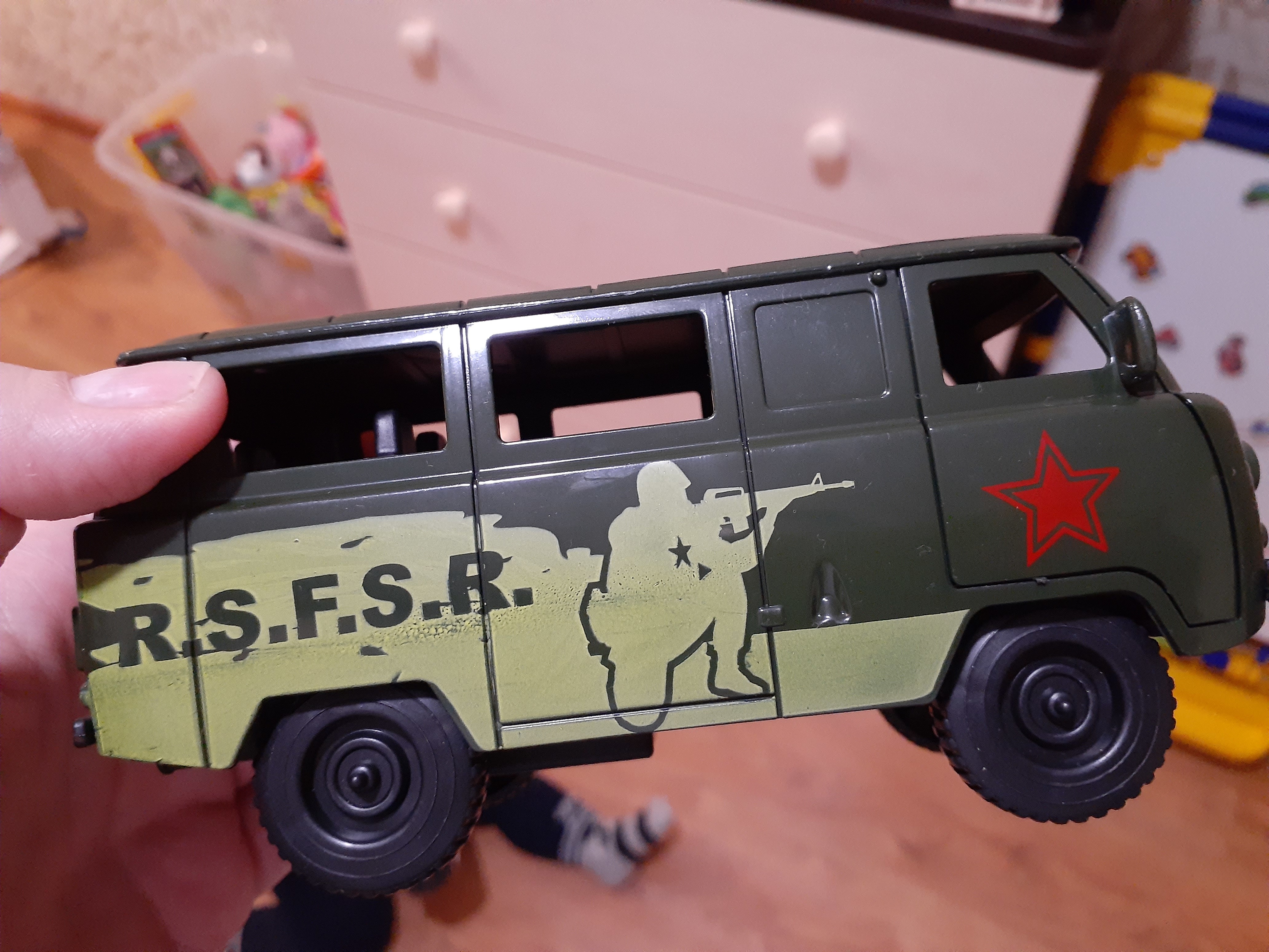Фотография покупателя товара Машина инерционная «Микроавтобус военный»