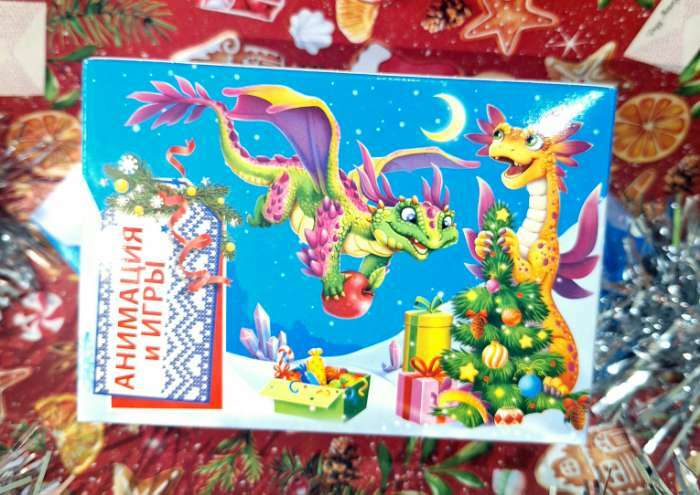 Фотография покупателя товара Подарочная коробка Новогодняя Конфета малая «Змейки» с игрой и анимацией 9×5.8×12.8 см - Фото 2