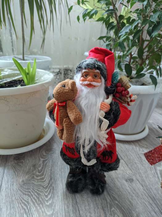 Фотография покупателя товара Дед Мороз "В красной шубке с мишкой" 30 см - Фото 4