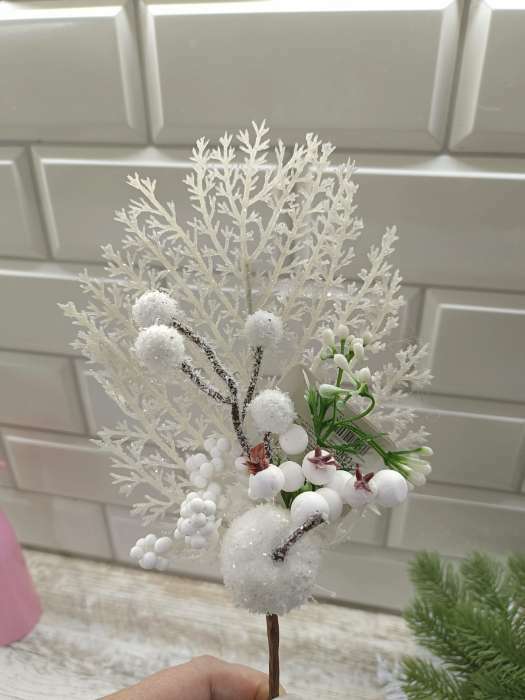 Фотография покупателя товара Еловая ветка декоративная «Зимнее волшебство. Очарование», с кружевом, 22 см - Фото 1