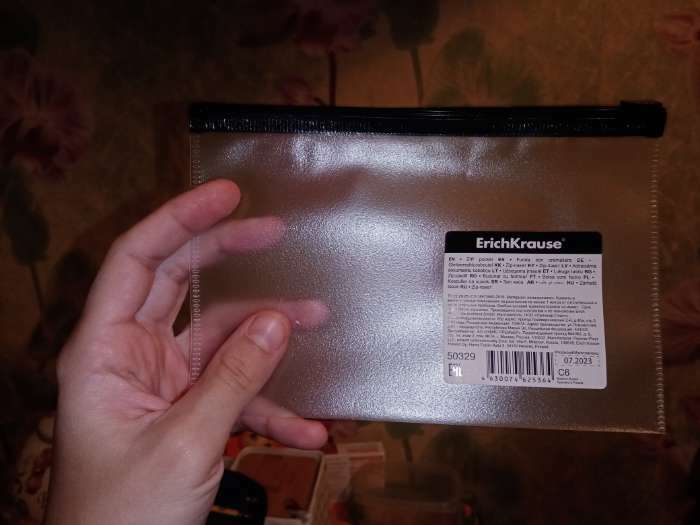 Фотография покупателя товара Папка-конверт на ZIP-молнии С6 ( 175×117 мм), 120 мкм, ErichKrause Fizzy Clear, c цветной молнией, тиснение, до 100 листов, микс - Фото 5