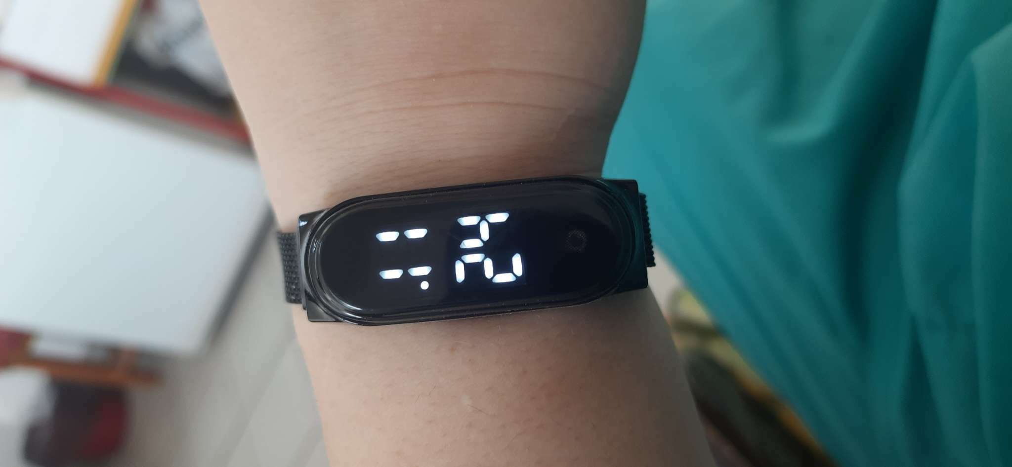 Фотография покупателя товара Часы наручные электронные, магнитный браслет, черные - Фото 1