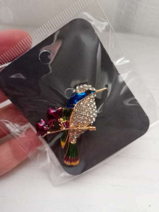 Фотография покупателя товара Брошь «Птичка» малышка на ветке, цветная в золоте - Фото 1
