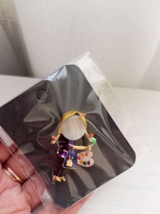 Фотография покупателя товара Брошь «Девочка художник», цветная в золоте - Фото 2