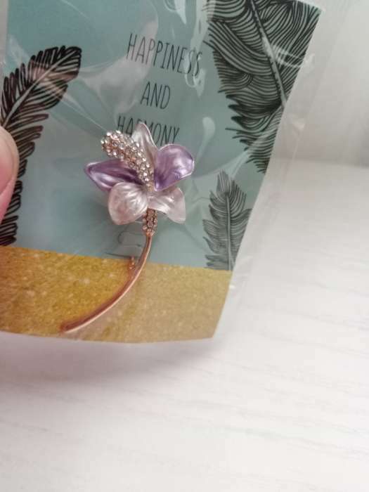 Фотография покупателя товара Брошь «Цветок» лилия, сиренево-белая в золоте - Фото 1