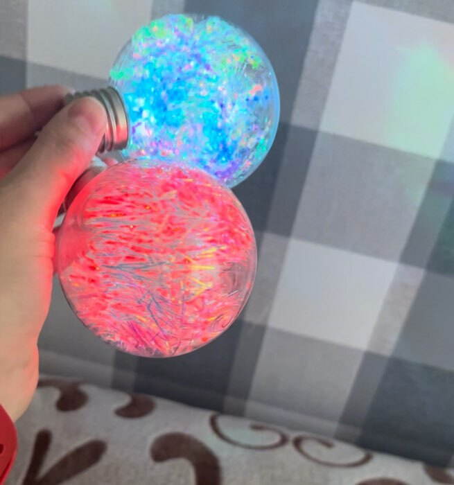 Фотография покупателя товара Набор ёлочных шаров «Блестящие» 2 шт., батарейки, 1 LED, свечение RGB - Фото 1